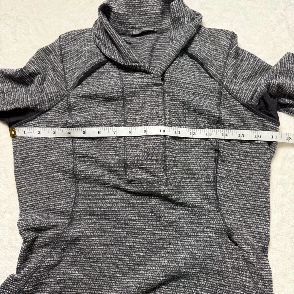 Lululemon Heathered Gray Long Sleeve Activewear Top Size 8‎ Running Yoga Pilates - Picture 3 of 8
